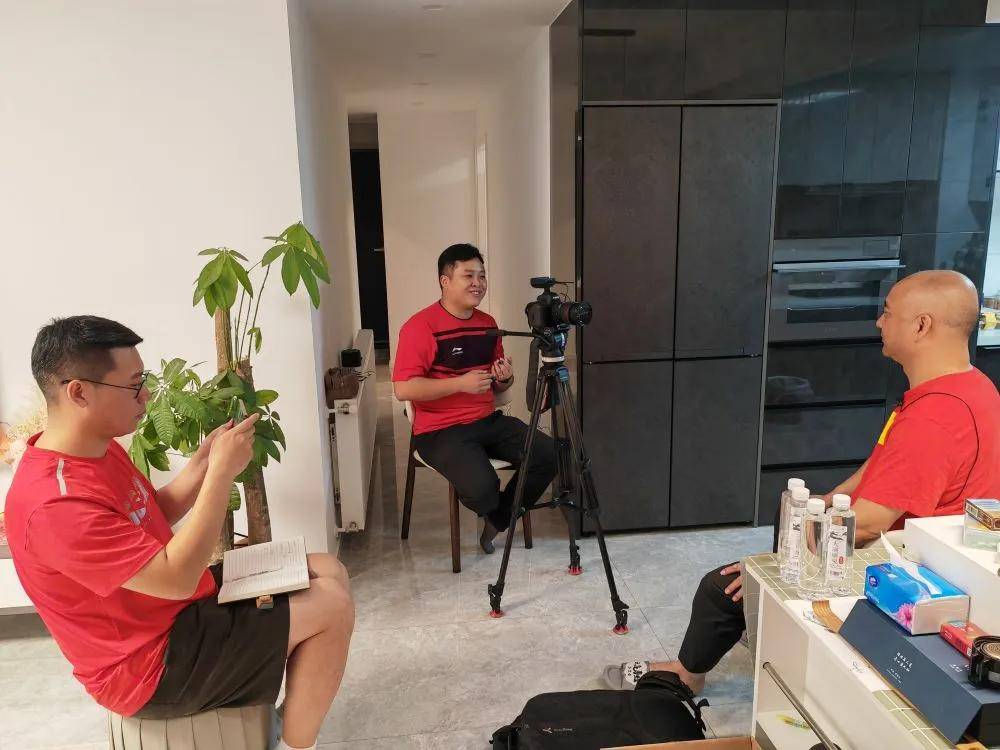 郑钦文的“冠军密码”藏在微信昵称里！父亲说出下一个期待