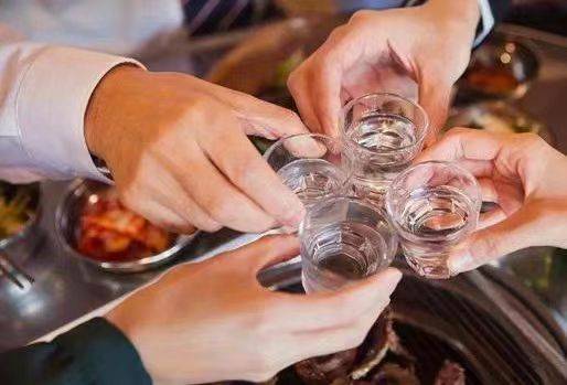 想喝老酒怎么存？牢记这“4个诀窍”，让白酒越存越香醇