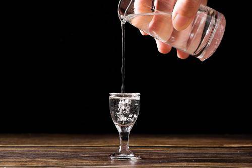想喝老酒怎么存？牢记这“4个诀窍”，让白酒越存越香醇