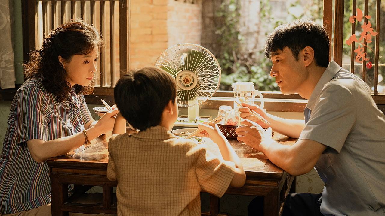从古偶混战中杀出重围，《小巷人家》打造另类现实题材剧的“爽剧”密码